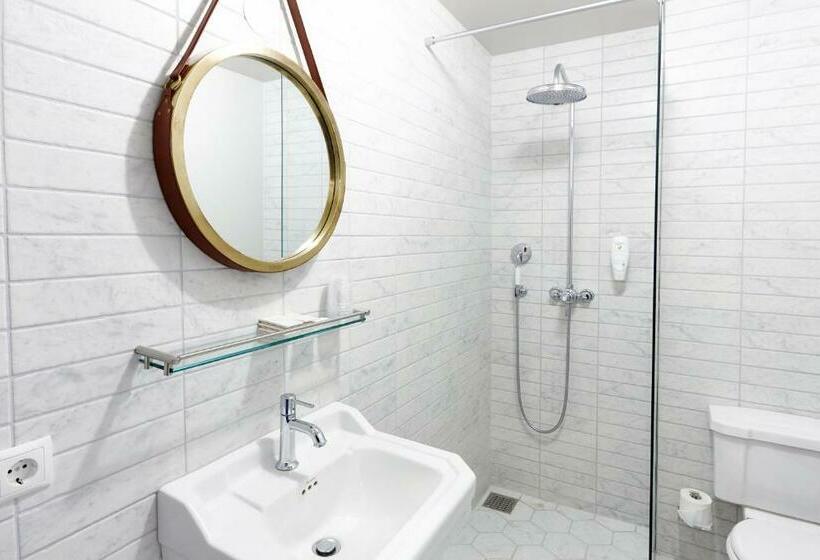 سوییت خانوادگی, Fosshotel Baron