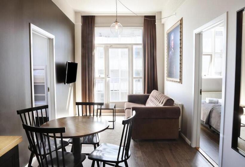 اتاق خانوادگی, Fosshotel Baron