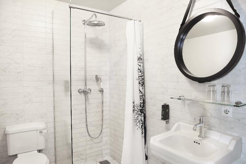 اتاق خانوادگی, Fosshotel Baron