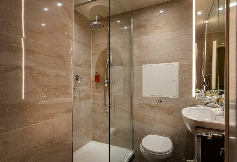 חדר דלוקס, Cassidys