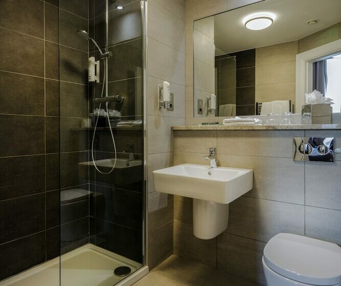 חדר דלוקס, Cassidys