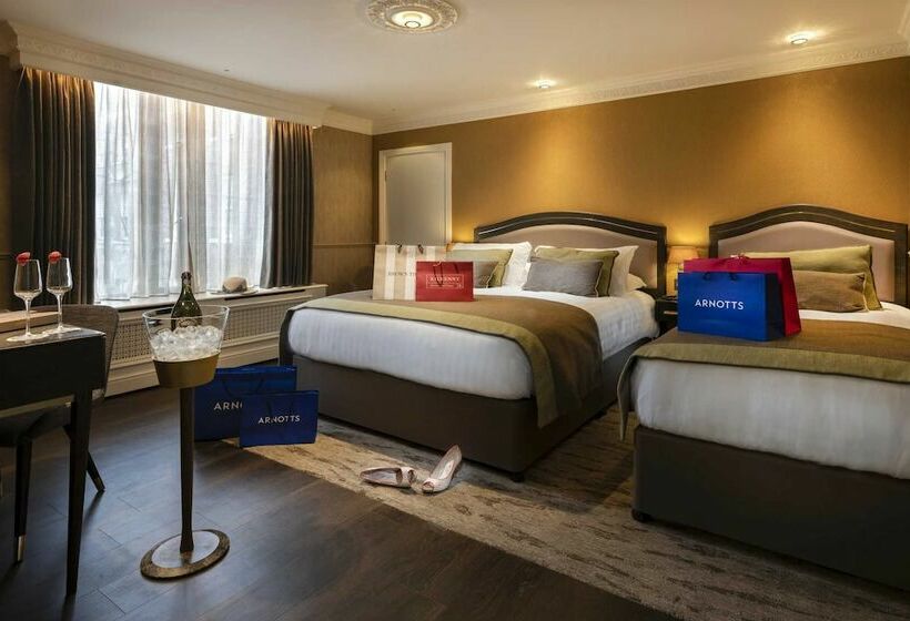 חדר דלוקס, Cassidys