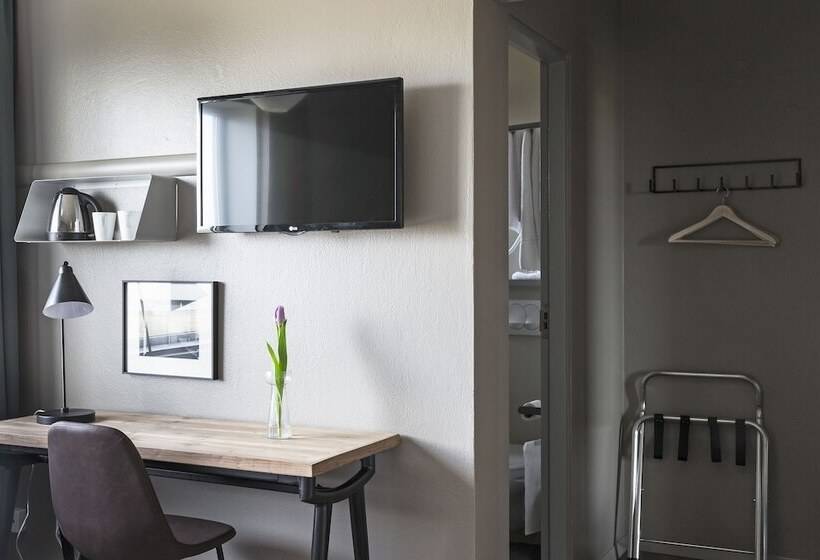 اتاق استاندارد یک نفره, Hofn