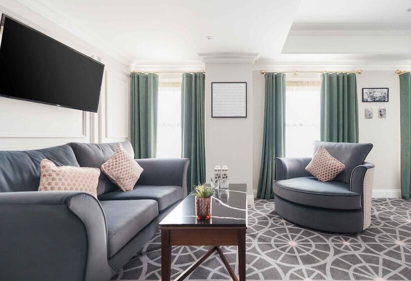 جناح جونيور, Imperial Hotel Cork City