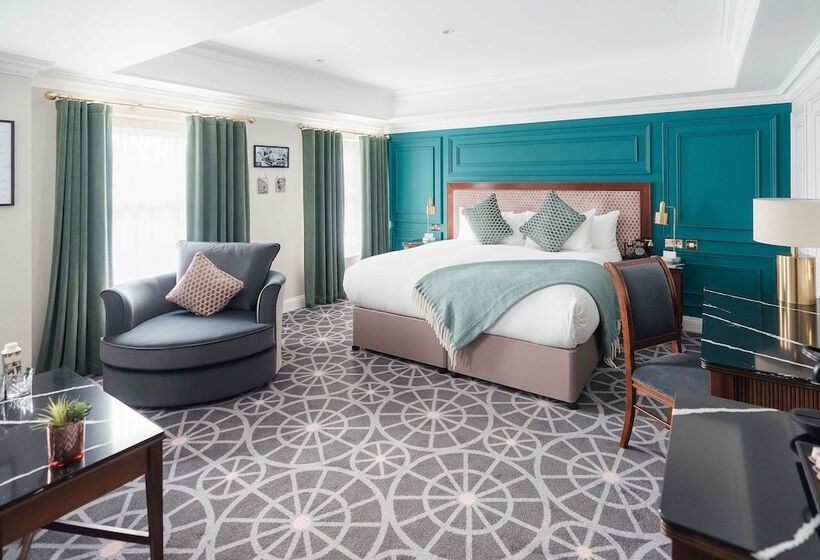 جناح جونيور, Imperial Hotel Cork City