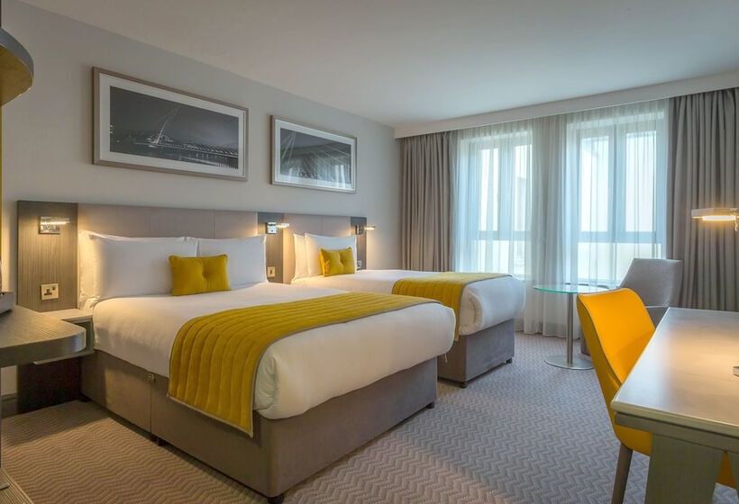 חדר סטנדרט לשלושה, Maldron Hotel Pearse Street Dublin City