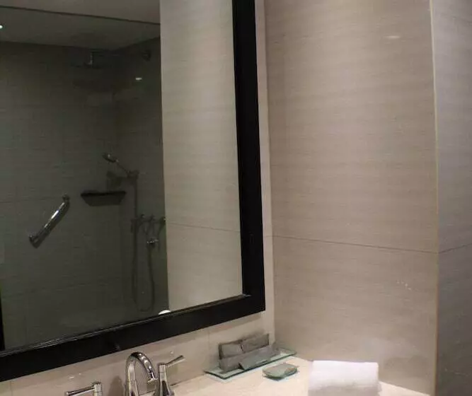 Quarto deluxe, Santika Pandegiling Surabaya