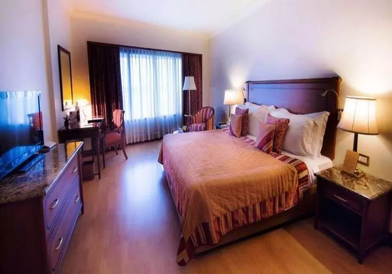 اتاق کلاب, The Orchid Hotel Mumbai Vile Parle