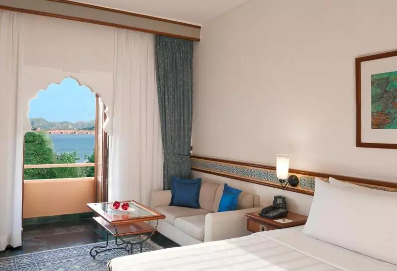 Camera Deluxe Vista Lago, Trident Jaipur