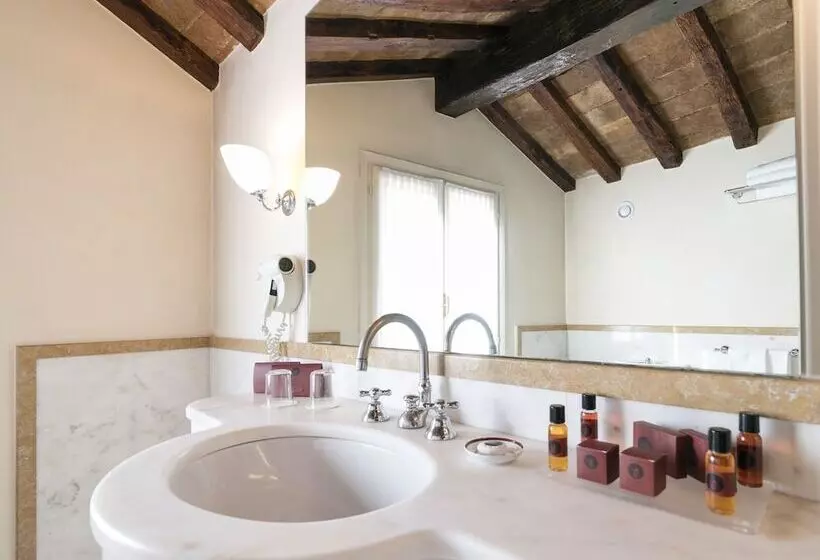 اتاق لوکس, Albergo Delle Notarie