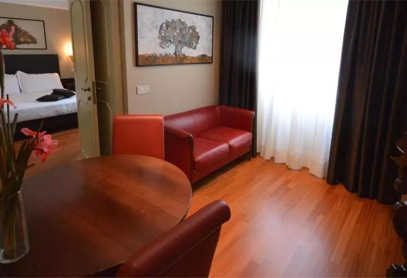 سوییت جونیور, Astoria Hotel Italia