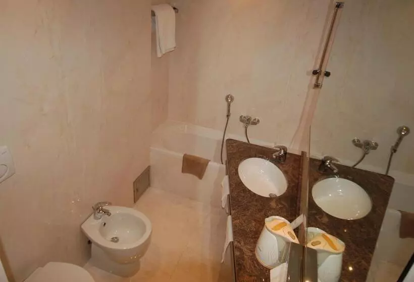 اتاق استاندارد یک نفره, Astoria Hotel Italia