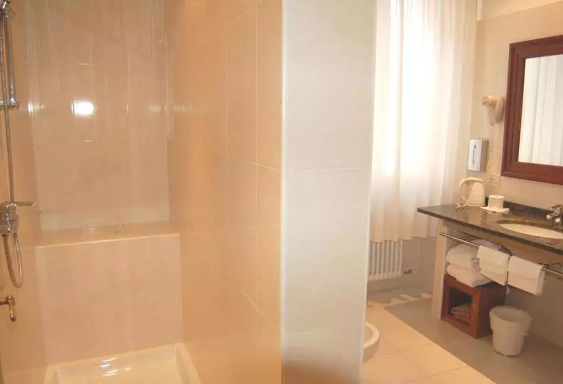 سوییت جونیور, Astoria Hotel Italia