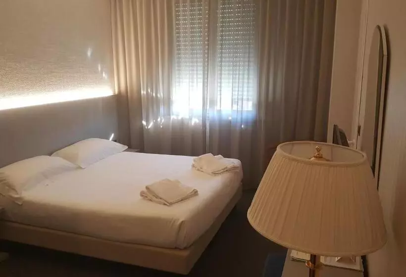 Classic-huone, Augustus