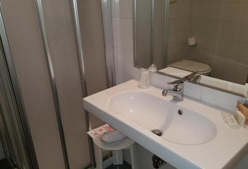 トリプルクラシックルーム, Augustus