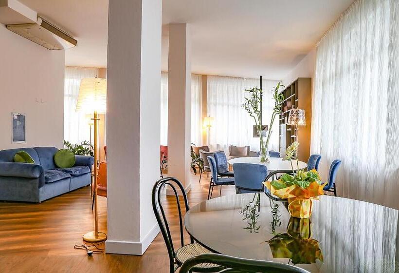 クラシックファミリールーム, Augustus