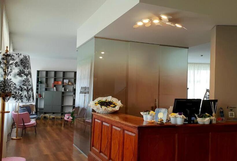 スーペリアファミリールーム, Augustus