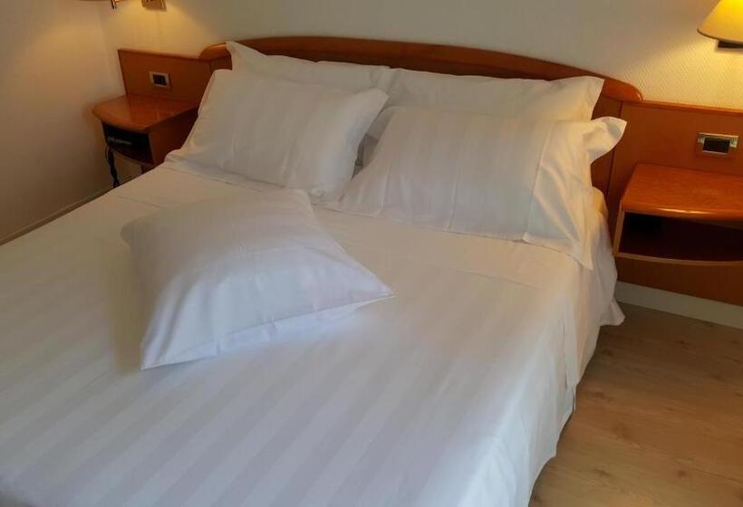 バルコニー付きデラックスルーム, Augustus