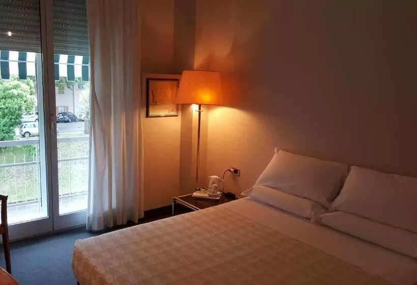 Deluxe-huone Parveke, Augustus
