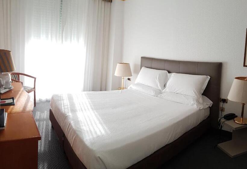 バルコニー付きデラックスルーム, Augustus