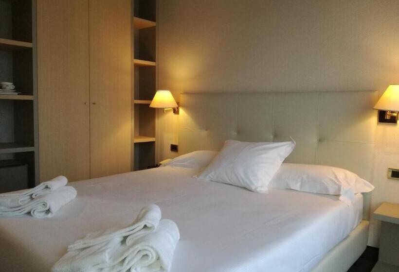 スーペリアールーム, Augustus