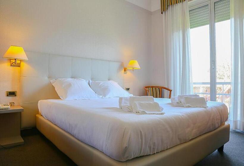 スーペリアールーム, Augustus