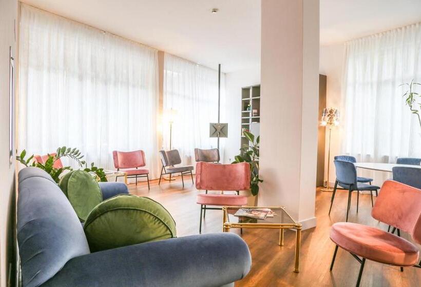 スーペリアールーム, Augustus