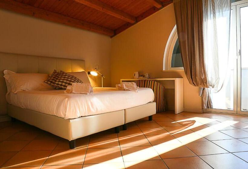 ジュニアスイート, Augustus