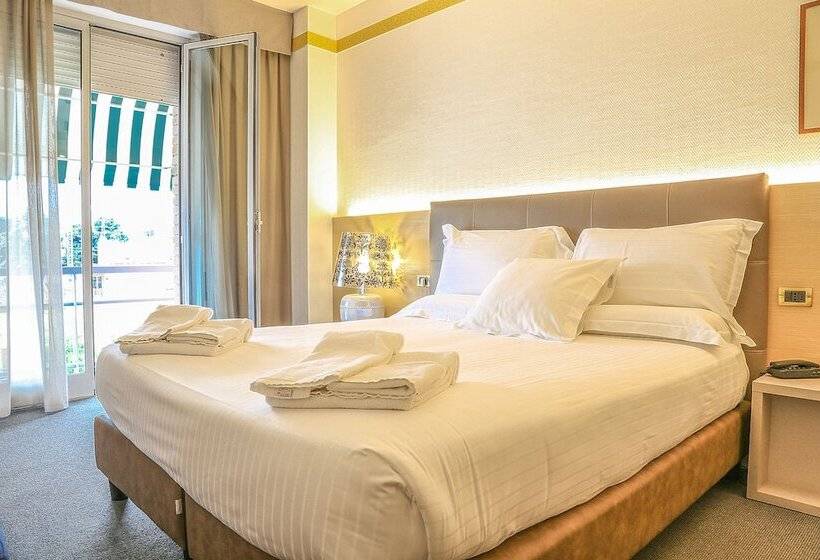 バルコニー付きデラックスルーム, Augustus