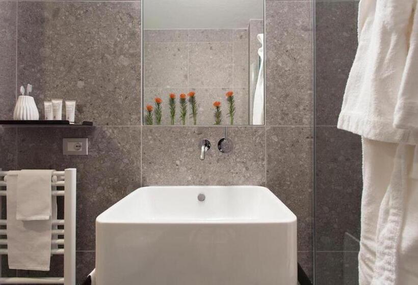 חדר משפחתי נוף להרים, Tremoggia