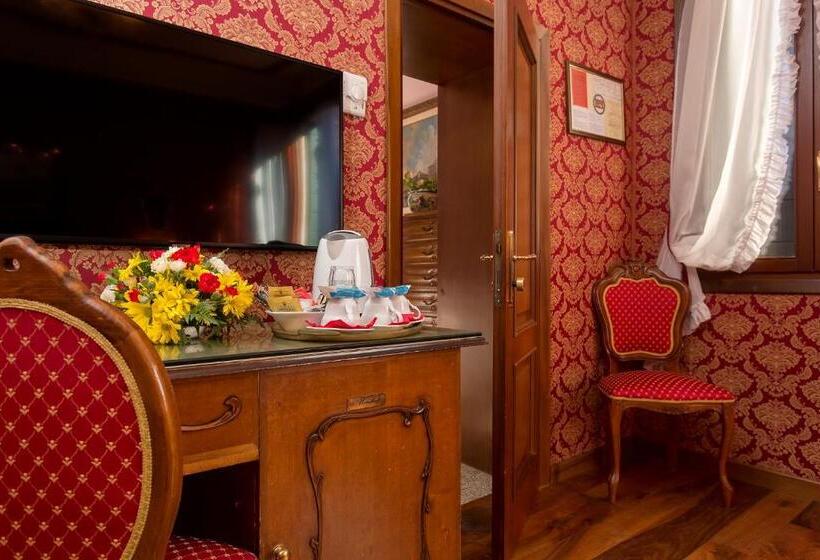 اتاق استاندارد سه نفره, Antica Locanda Sturion Residenza D Epoca