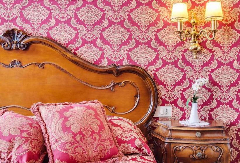 اتاق استاندارد سه نفره, Antica Locanda Sturion Residenza D Epoca