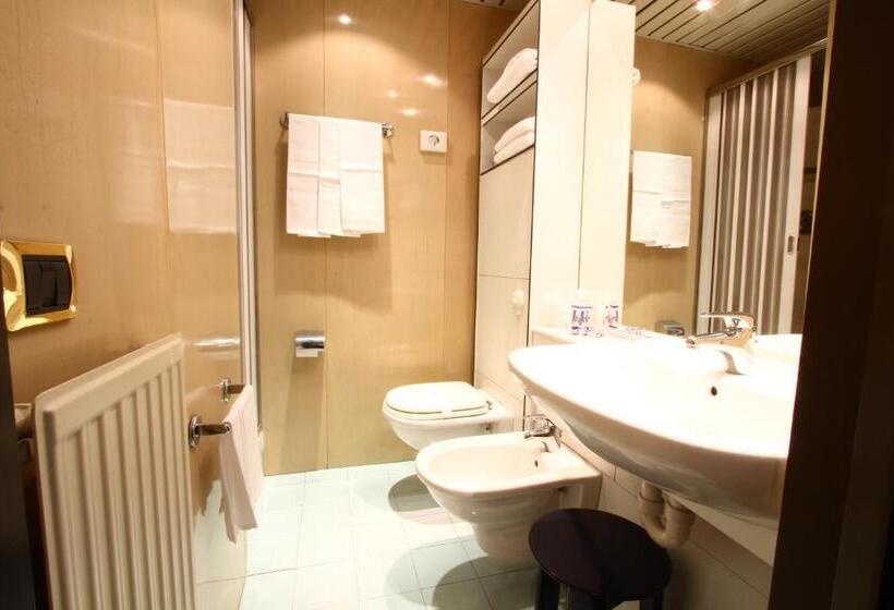 اتاق کلاسیک سه تخته, Garden Terni