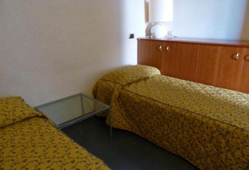 اتاق استاندارد چهار تخته, Garden Terni