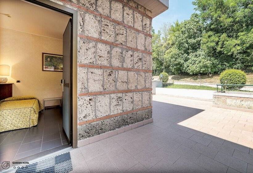 اتاق استاندارد چهار تخته, Garden Terni
