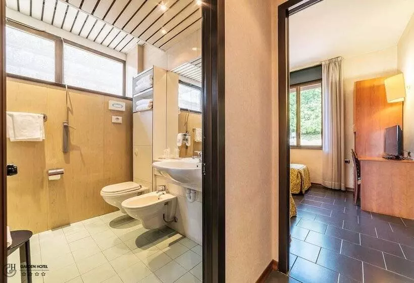 اتاق استاندارد چهار تخته, Garden Terni