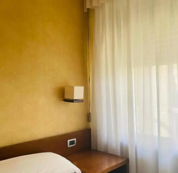 スタンダードルーム, Ghironi