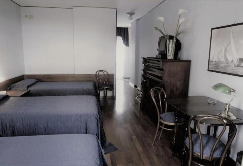 اتاق استاندارد سه نفره, Ghironi