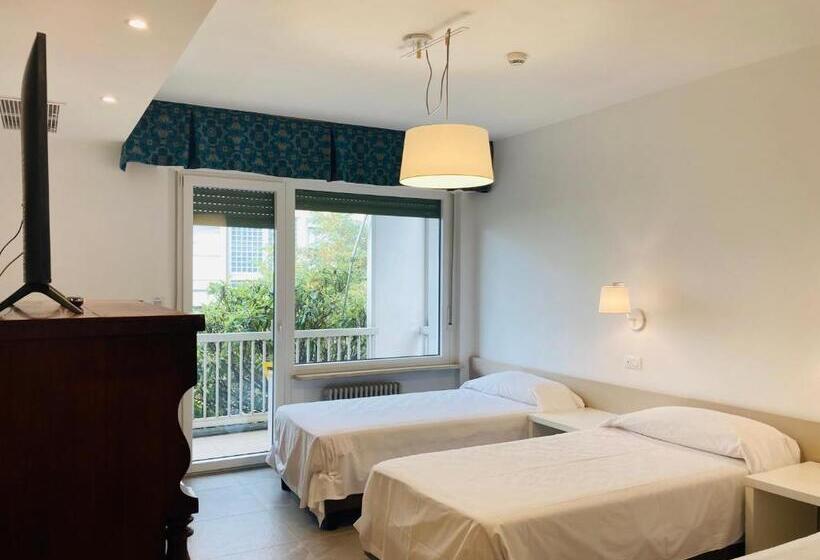 اتاق استاندارد سه نفره, Ghironi