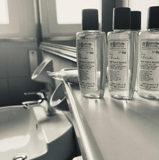 اتاق خانوادگی, Ghironi