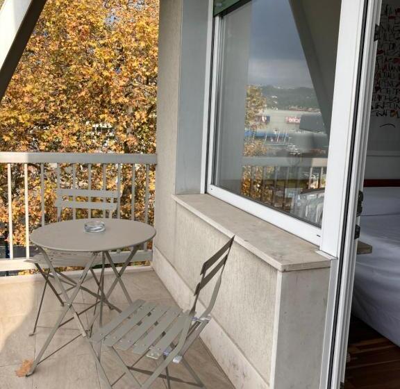 اتاق خانوادگی, Ghironi