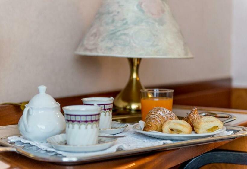 スタンダードルーム, Krystal