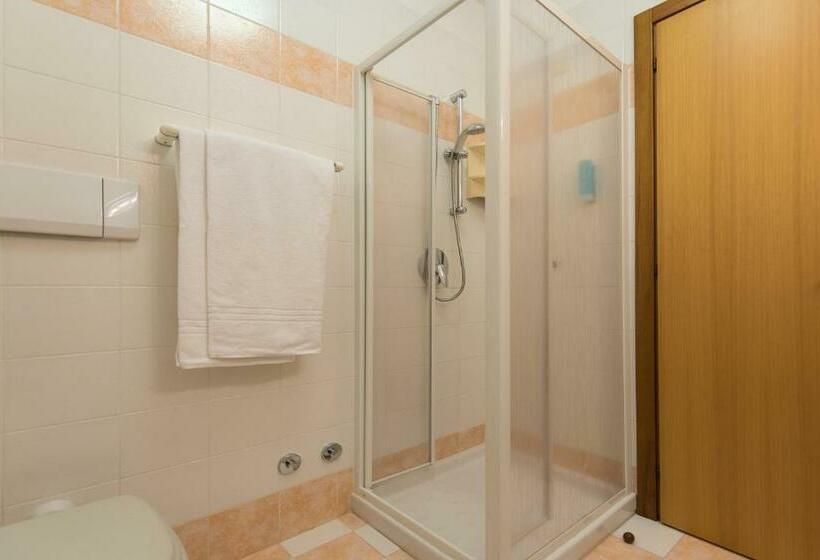 スタンダードルーム, Krystal