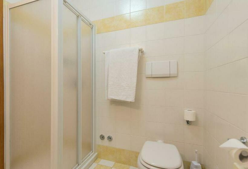 スタンダードルーム, Krystal