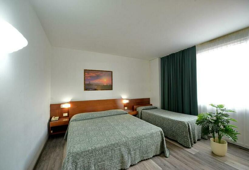 スタンダードトリプルルーム, Krystal