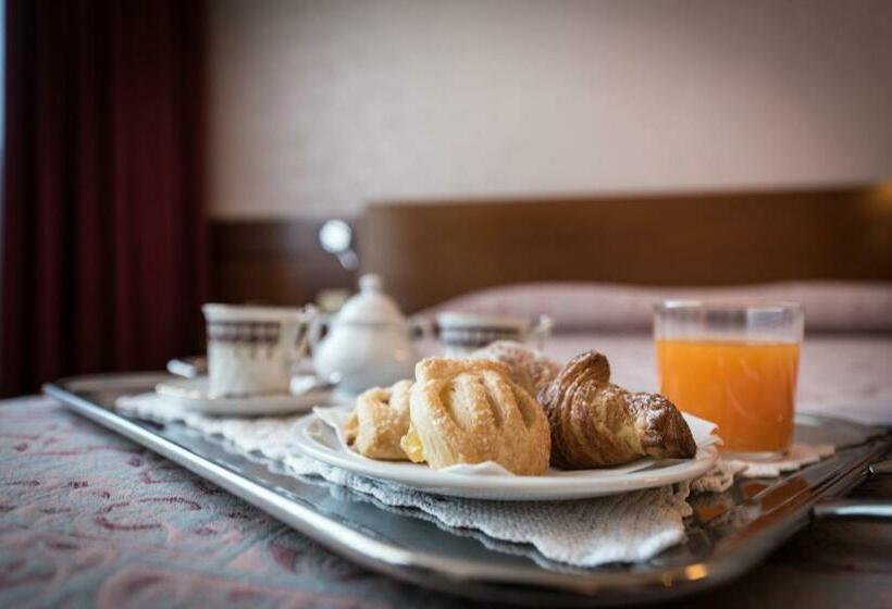 スタンダードトリプルルーム, Krystal