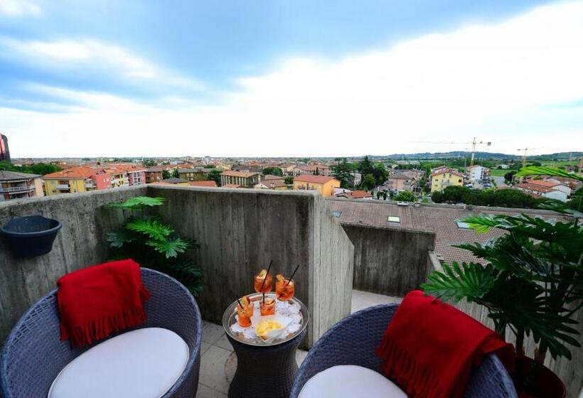 スタンダードルーム, Krystal