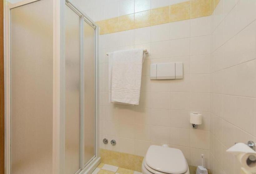 スタンダードルーム, Krystal