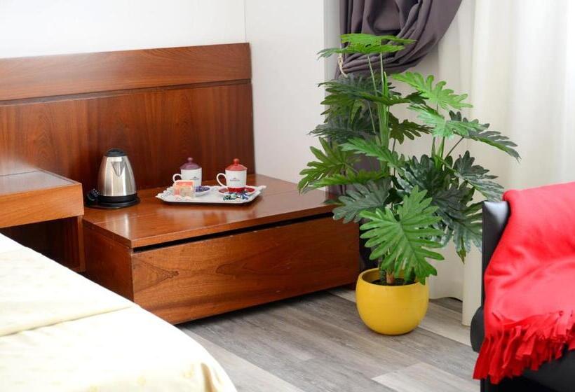 デラックスルーム, Krystal