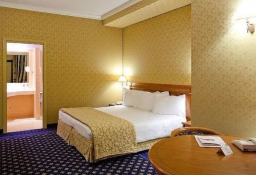 سوییت جونیور, Ovest